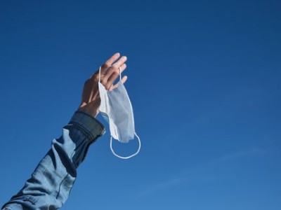 撤銷 佩戴口罩以外的社交距離措施